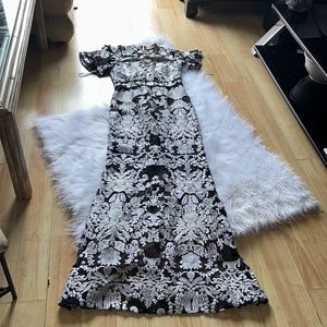 Marchessa Notte black & white floral embroidered size 4 nwt
